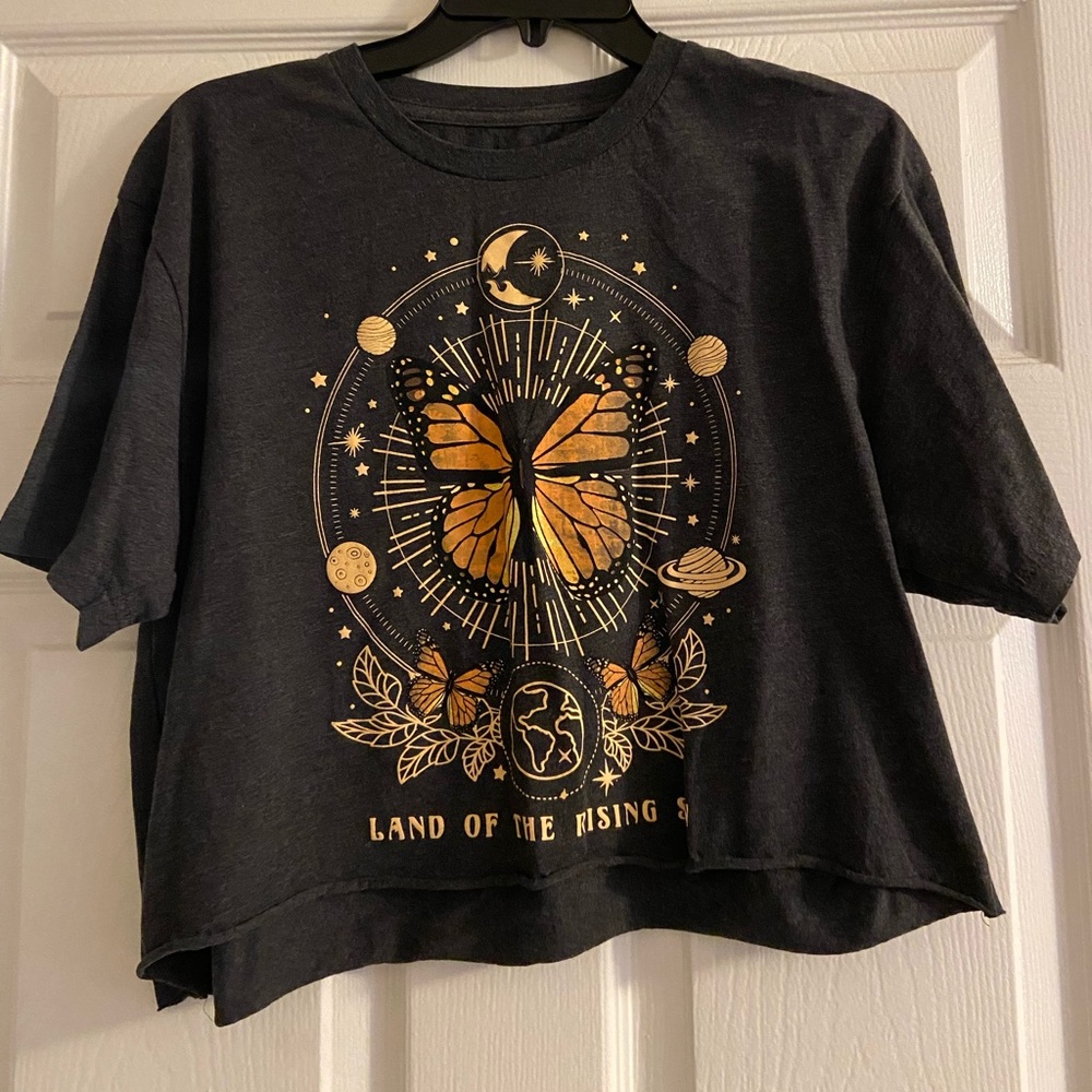 Cute cropped boho style tee